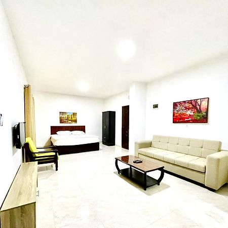 Faraseen Apartments Al Qastal Exterior foto