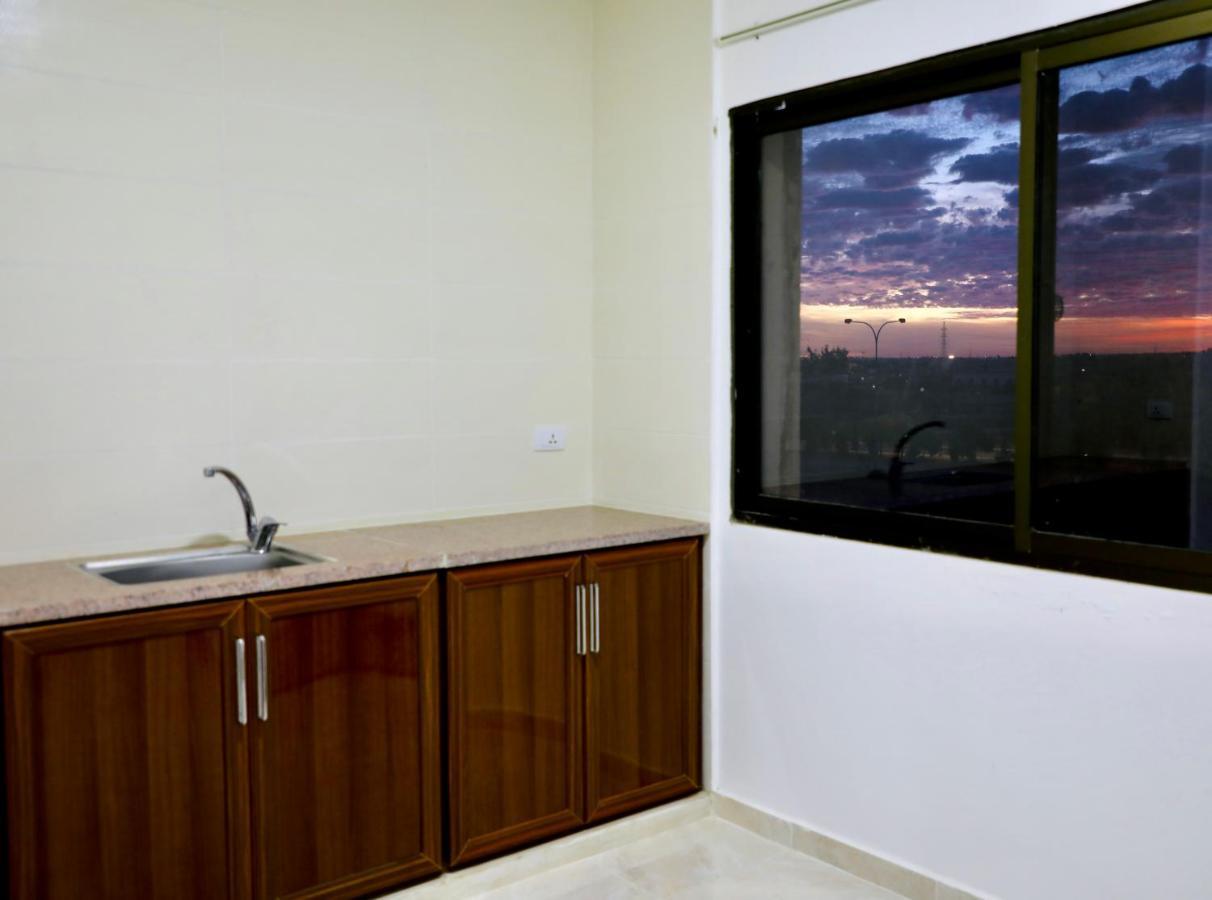 Faraseen Apartments Al Qastal Exterior foto