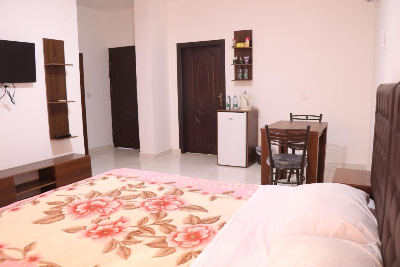 Faraseen Apartments Al Qastal Exterior foto