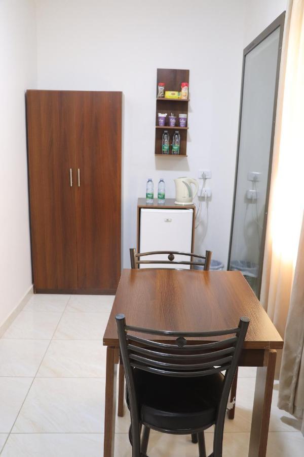 Faraseen Apartments Al Qastal Exterior foto